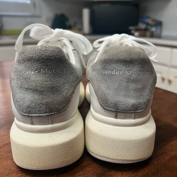 Alexander McQueen Leather Oversized Sneaker - Picture 3 of 8